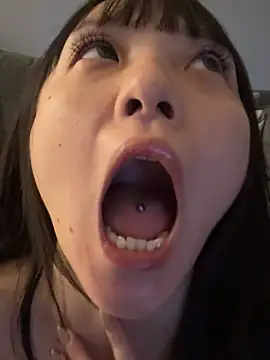 Snapshot of Yucheng__520 chatting on 12/20/25, 12:34 Yucheng 520 online show from 12/20/25, 12:34