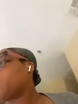 Snapshot of caramel__cremes chatting on 11/05/25, 02:28 caramel cremes online show from 11/05/25, 02:28