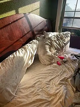 caramel  cremes online show from 11/10/25, 02:16