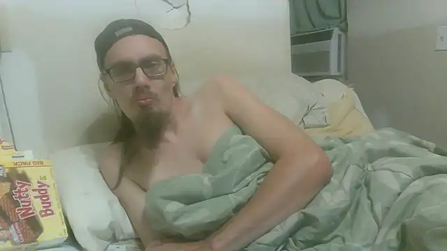 Snapshot of dandonn chatting on 11/22/25, 02:32 dandonn online show from 11/22/25, 02:32