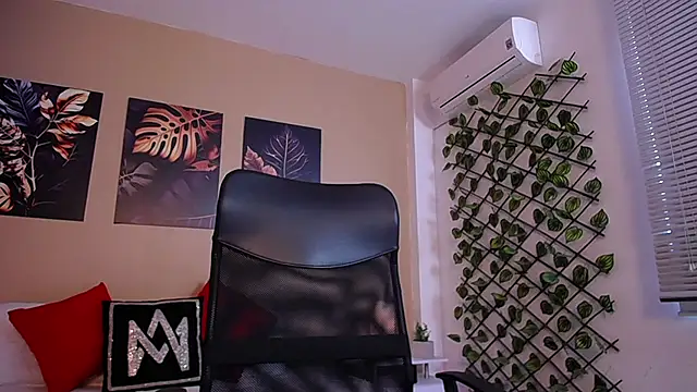 Snapshot of ChristopherBlack_ chatting on 03/09/26, 01:04 ChristopherBlack online show from 03/09/26, 01:04