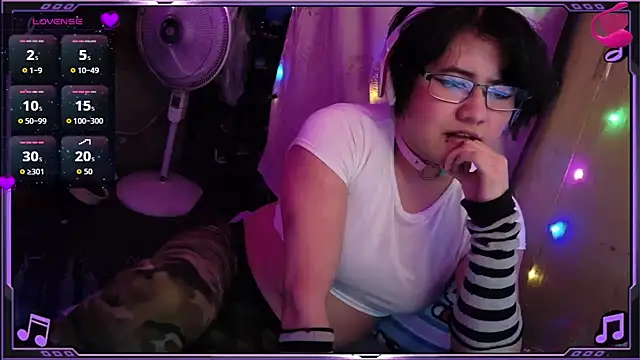 Snapshot of Ftm_Bunny chatting on 04/19/26, 01:21 Ftm Bunny online show from 04/19/26, 01:21