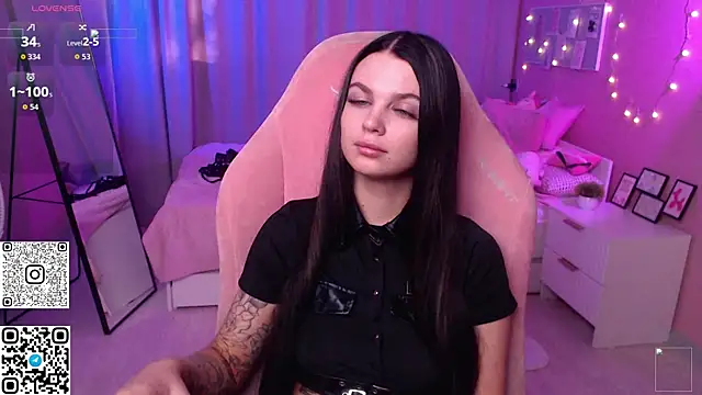 Michela Fruet online show from 05/05/26, 01:02