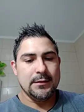 Snapshot of Bradd_32 chatting on 05/21/26, 12:01 Bradd 32 online show from 05/21/26, 12:01