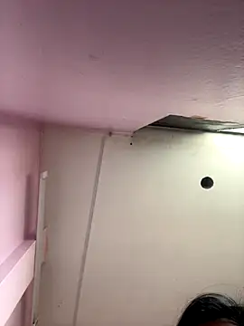 Snapshot of senciya chatting on 11/24/25, 10:31 senciya online show from 11/24/25, 10:31