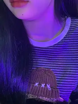 Snapshot of Linhtruong_ chatting on 02/18/26, 04:08 Linhtruong online show from 02/18/26, 04:08