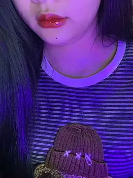 Snapshot of Linhtruong_ chatting on 02/21/26, 04:02 Linhtruong online show from 02/21/26, 04:02