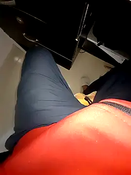 Snapshot of hackyourpussy@xh chatting on 12/01/25, 01:21 hackyourpussyxh online show from 12/01/25, 01:21