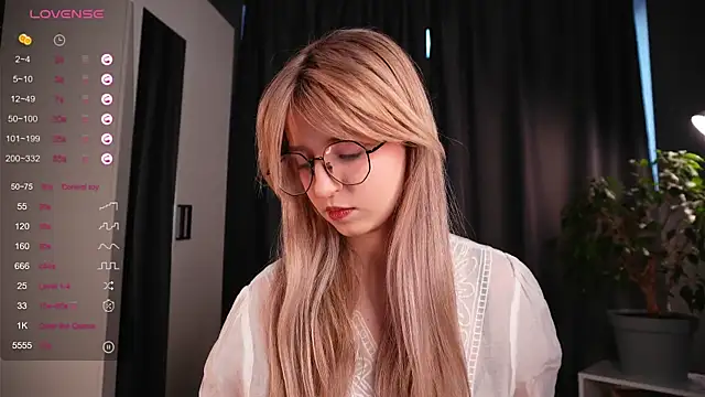 Snapshot of zegoii chatting on 10/22/25, 01:55 zegoii online show from 10/22/25, 01:55