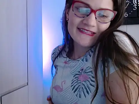 Snapshot of Camila-ventura chatting on 10/19/25, 01:06 Camila-ventura online show from 10/19/25, 01:06