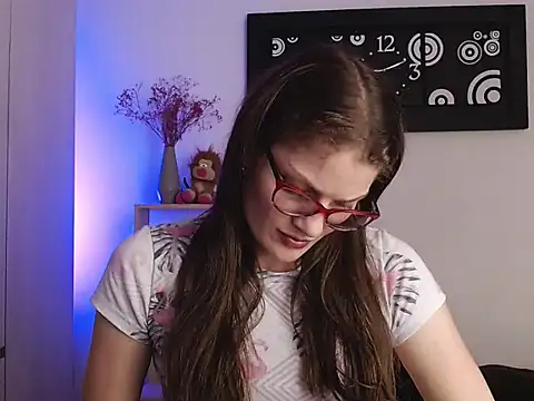 Snapshot of Camila-ventura chatting on 10/25/25, 02:13 Camila-ventura online show from 10/25/25, 02:13