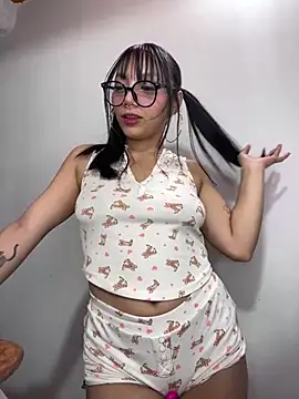 Snapshot of Maddy_w chatting on 06/18/26, 03:51 Maddy w online show from 06/18/26, 03:51