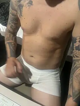 Snapshot of AnimistEquity chatting on 10/28/25, 05:37 AnimistEquity online show from 10/28/25, 05:37