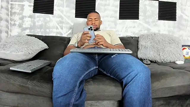 Snapshot of big_blackmen19 chatting on 06/17/26, 01:01 big blackmen19 online show from 06/17/26, 01:01