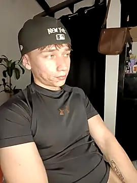 Snapshot of Logan_sixxer chatting on 09/16/25, 03:51 Logan sixxer online show from 09/16/25, 03:51