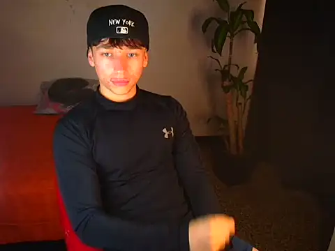 Snapshot of Logan_sixxer chatting on 10/03/25, 05:21 Logan sixxer online show from 10/03/25, 05:21