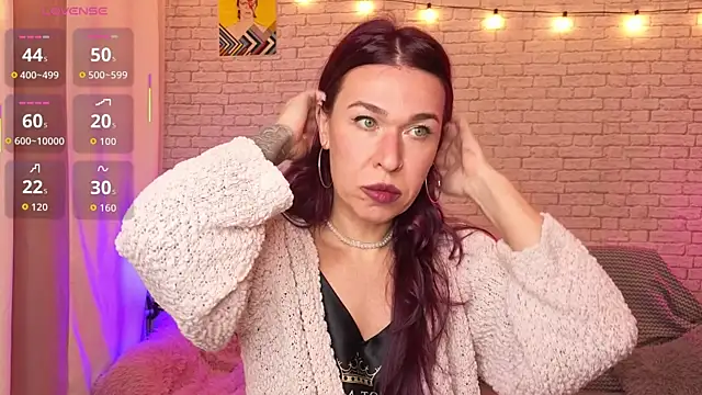 Snapshot of ReginaFoXXXy chatting on 12/19/25, 12:01 ReginaFoXXXy online show from 12/19/25, 12:01