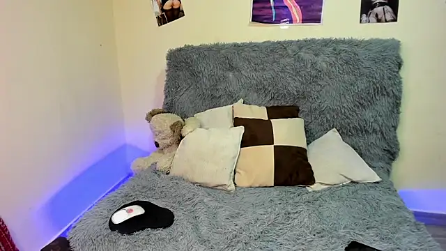 Snapshot of _viollette_ chatting on 10/17/25, 10:56 viollette online show from 10/17/25, 10:56