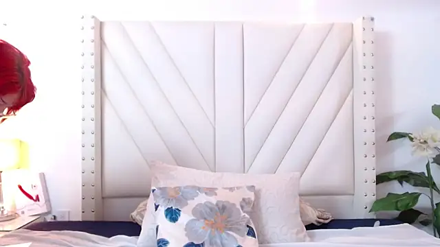 Snapshot of Ronnetemalbec chatting on 12/18/25, 12:44 Ronnetemalbec online show from 12/18/25, 12:44