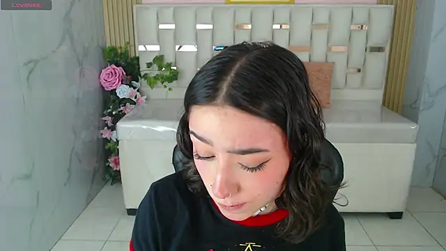 venuss09 s online show from 12/18/25, 01:50