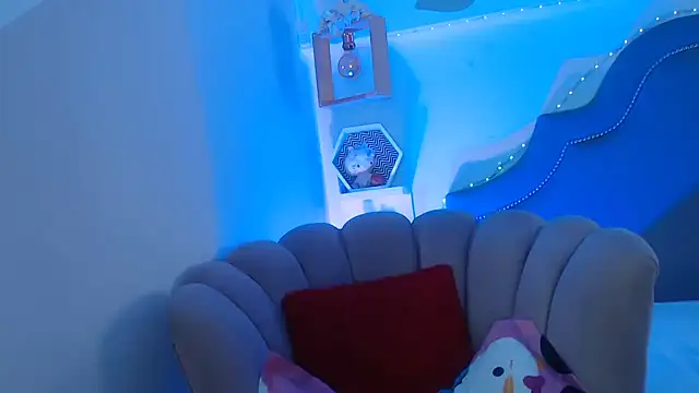 Snapshot of pocahontamoon chatting on 02/27/26, 03:23 pocahontamoon online show from 02/27/26, 03:23