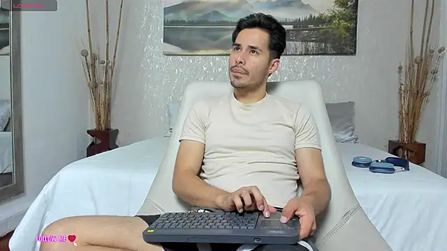 Snapshot of loghan_fox chatting on 10/02/25, 03:02 loghan fox online show from 10/02/25, 03:02