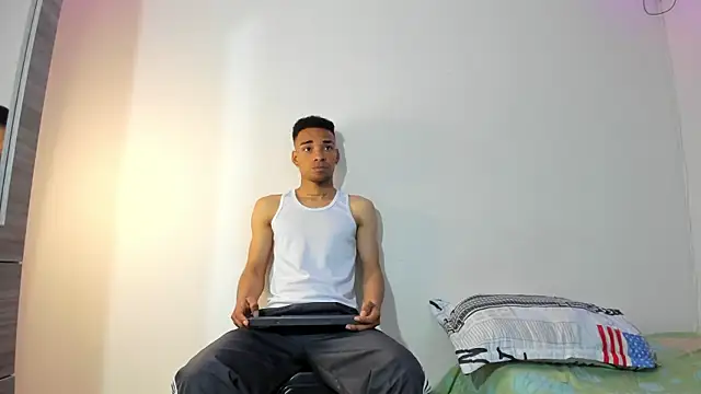 Snapshot of kenan_2601 chatting on 11/12/25, 07:57 kenan 2601 online show from 11/12/25, 07:57