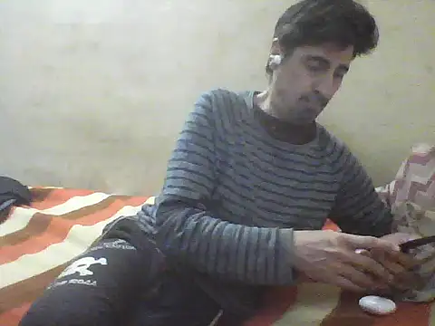 Snapshot of fleky chatting on 05/17/26, 04:58 fleky online show from 05/17/26, 04:58