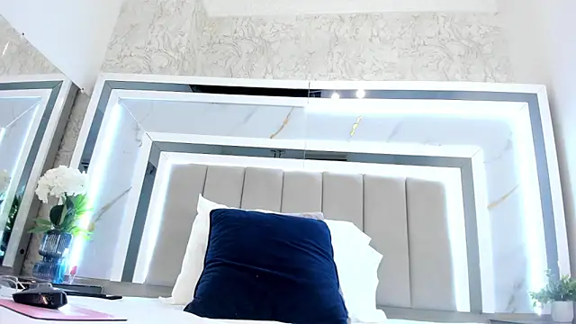 melodycharlotte online show from 10/24/25, 12:12