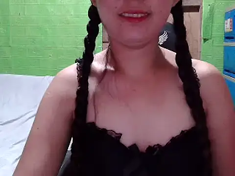 Snapshot of lucky_rona chatting on 06/19/26, 12:31 lucky rona online show from 06/19/26, 12:31