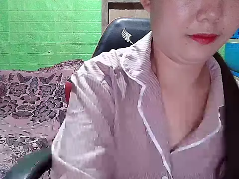 Snapshot of lucky_rona chatting on 06/27/26, 01:17 lucky rona online show from 06/27/26, 01:17