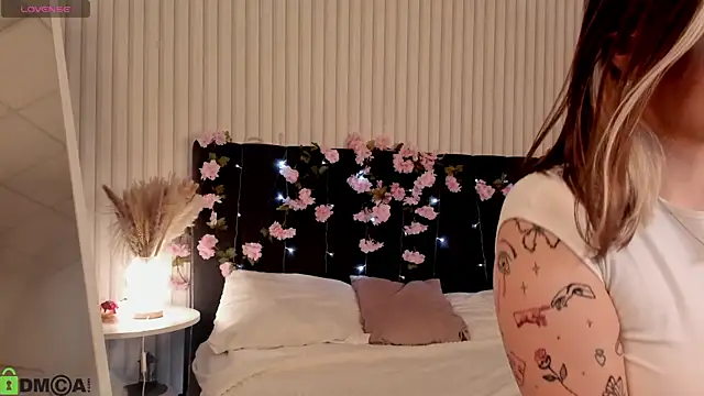 Kati Li online show from 10/07/25, 10:56