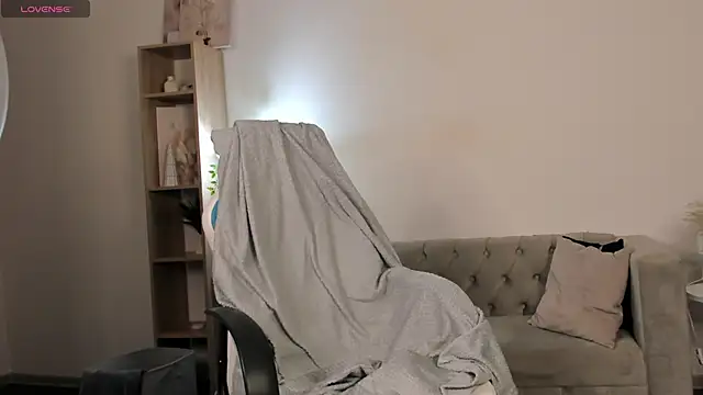 Kati Li online show from 11/06/25, 10:49