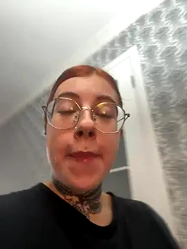 Snapshot of Nancyhot777 chatting on 10/21/25, 10:27 Nancyhot777 online show from 10/21/25, 10:27