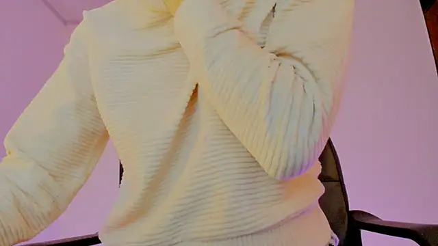 Snapshot of Madison_charlotte chatting on 02/04/26, 09:04 Madison charlotte online show from 02/04/26, 09:04