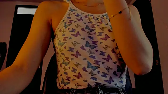 Snapshot of Madison_charlotte chatting on 02/14/26, 02:03 Madison charlotte online show from 02/14/26, 02:03