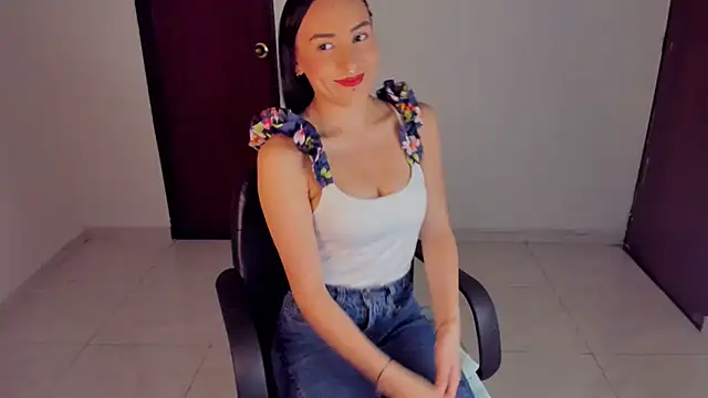 Snapshot of Madison_charlotte chatting on 02/21/26, 08:26 Madison charlotte online show from 02/21/26, 08:26