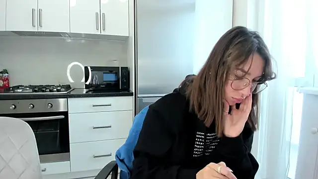 Snapshot of marylips chatting on 12/18/25, 10:54 marylips online show from 12/18/25, 10:54