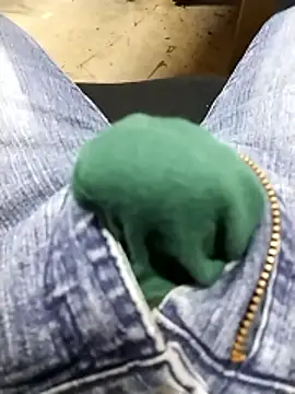 Snapshot of Ajayy01 chatting on 10/27/25, 09:02 Ajayy01 online show from 10/27/25, 09:02