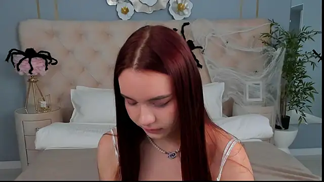 NoraHaynes online show from 11/03/25, 03:08