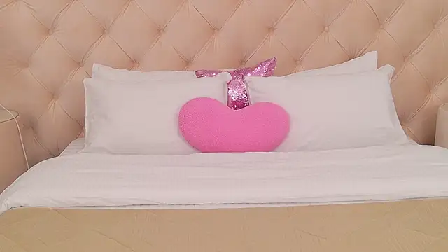 NoraHaynes online show from 01/18/26, 02:59