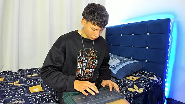 Tatiiana n Damiian online show from 09/21/25, 01:57