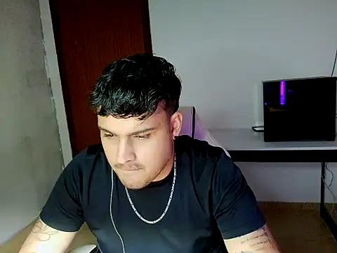 Snapshot of Mineirinhoot chatting on 01/13/26, 01:11 Mineirinhoot online show from 01/13/26, 01:11