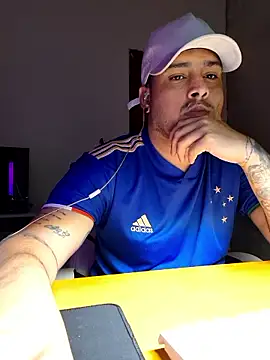 Snapshot of Mineirinhoot chatting on 01/15/26, 03:00 Mineirinhoot online show from 01/15/26, 03:00