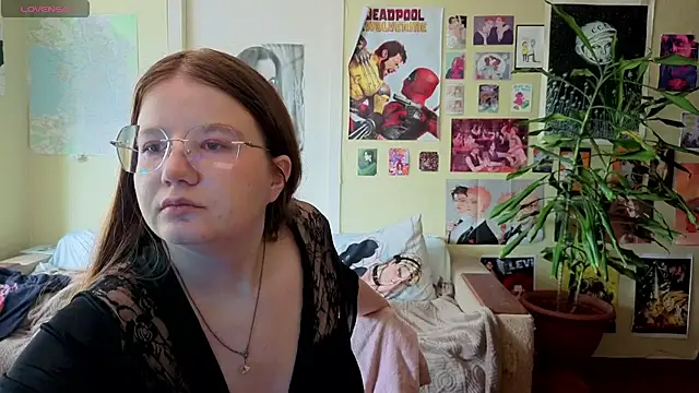 Snapshot of Sienna-Cow chatting on 09/17/25, 10:39 Sienna-Cow online show from 09/17/25, 10:39