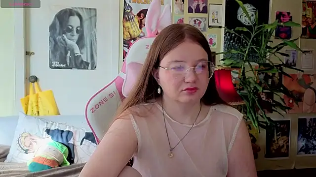 Snapshot of Sienna-Cow chatting on 09/30/25, 11:37 Sienna-Cow online show from 09/30/25, 11:37