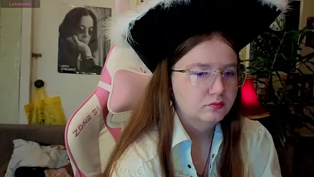 Snapshot of Sienna-Cow chatting on 10/08/25, 11:41 Sienna-Cow online show from 10/08/25, 11:41