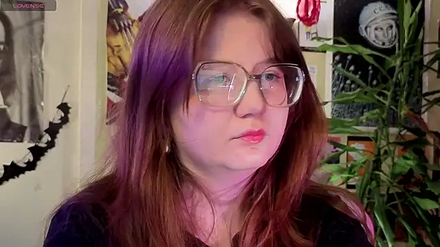 Snapshot of Sienna-Cow chatting on 12/02/25, 11:04 Sienna-Cow online show from 12/02/25, 11:04