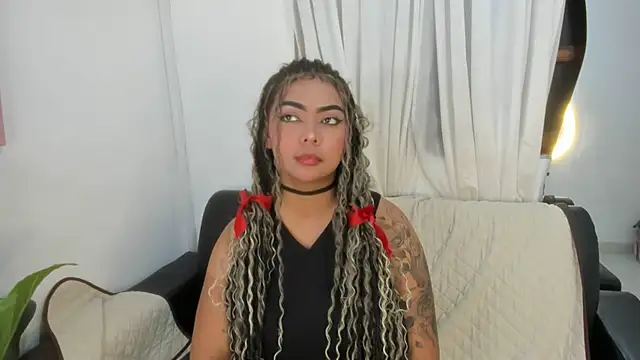 nahomy ryans online show from 10/26/25, 01:55