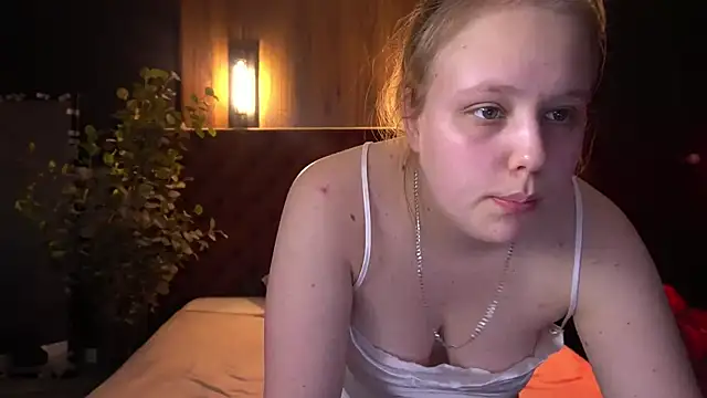 Snapshot of CrystallPaws chatting on 05/07/26, 05:35 CrystallPaws online show from 05/07/26, 05:35